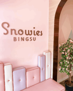 inside view of Snowies Bingsu