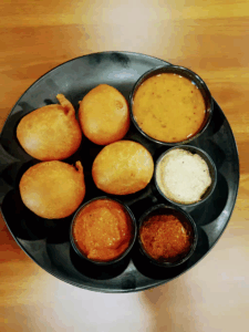pakode with cutney and sambar